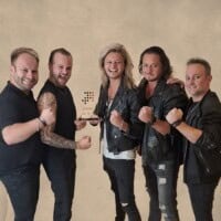 Kissin' Dynamite auf Platz 1 der Album-Charts